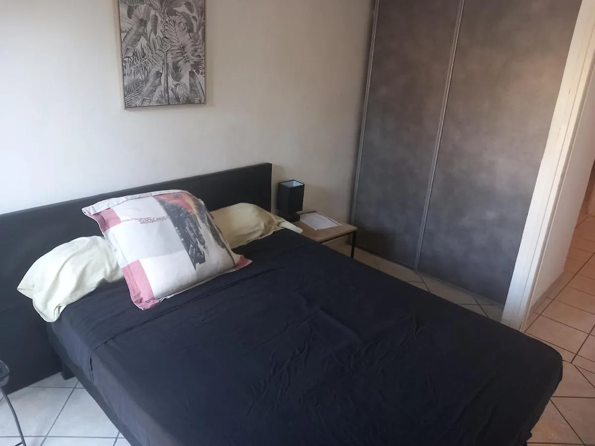 Chambre A2 Dans Un Appartement En Colocation Marseilles Privatunterkunft