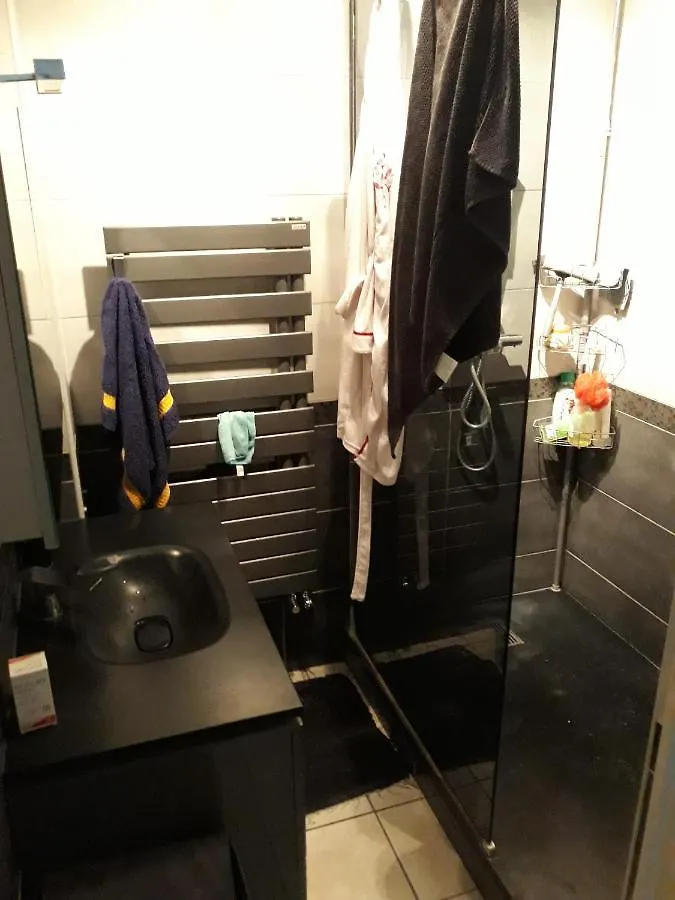 Chambre A2 Dans Un Appartement En Colocation Marseilles Frankreich