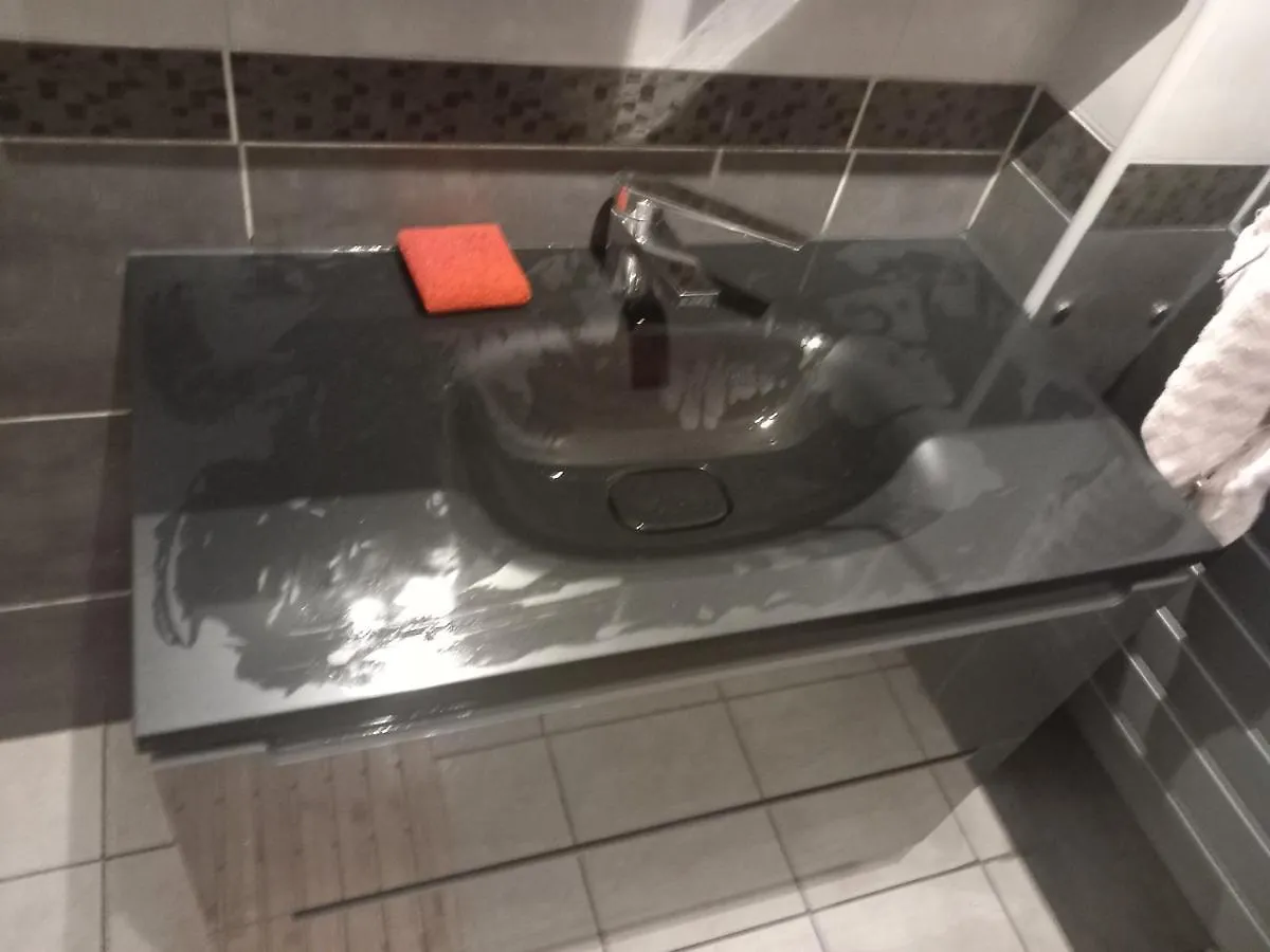 Chambre A2 Dans Un Appartement En Colocation Marseilles